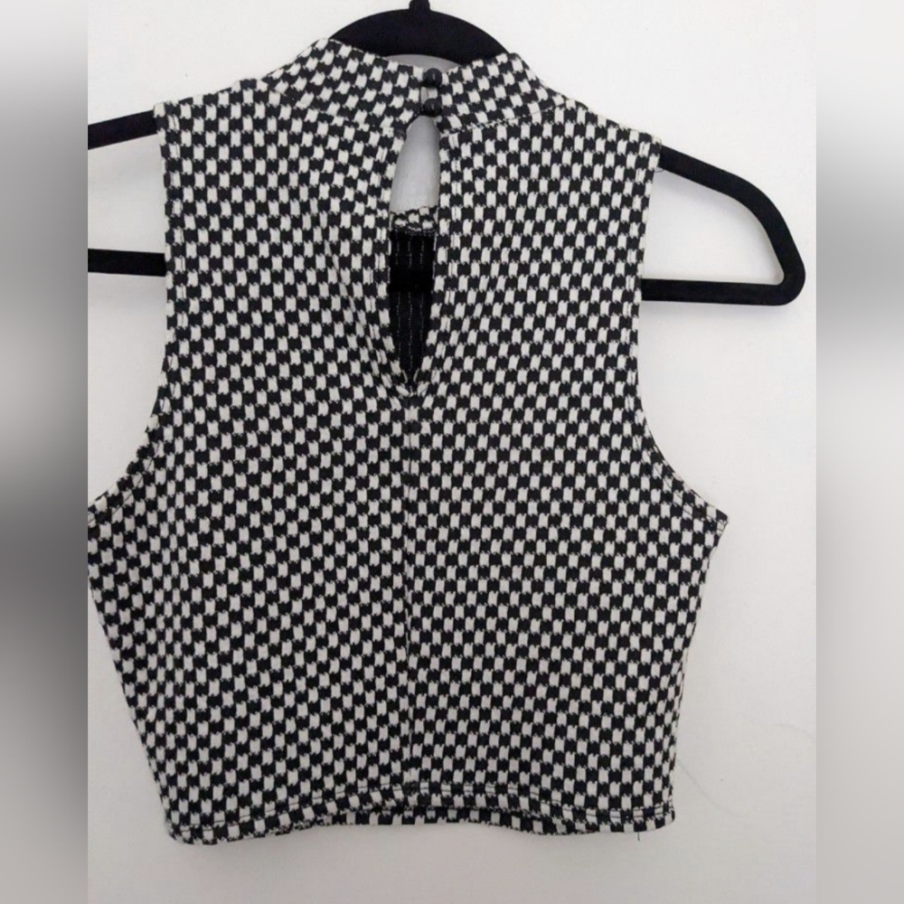 Checkered Crop Top - Picture 2 of 2
